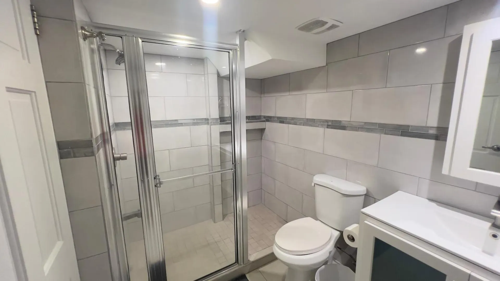 Modern 2-Bedroom One Woodbrook Place Apartment! Port of Spain Lägenhet