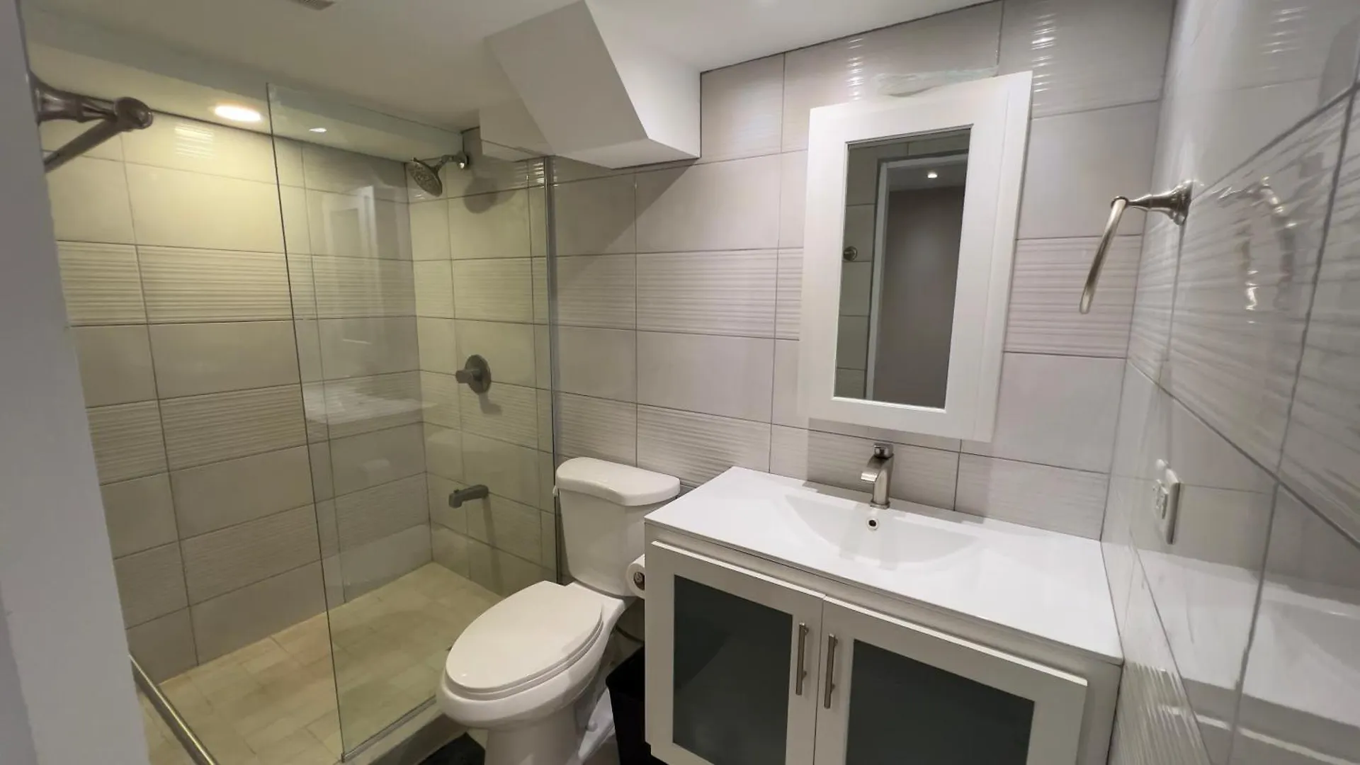 Modern 2-Bedroom One Woodbrook Place Apartment! Port of Spain 0*,  Trinidad och Tobago